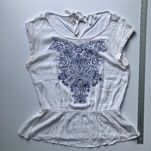 Elle: Embroidered Short Sleeve Peasant Blouse Medium White
